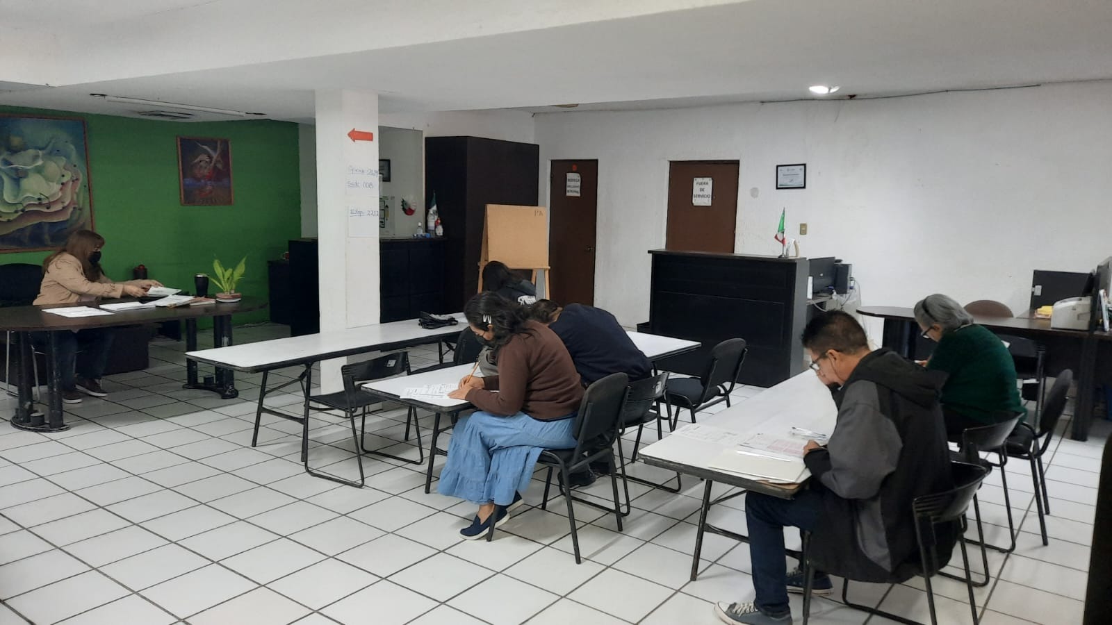 PRESENTAN EXAMEN ESTUDIANTES DE PREPARATORIA MUNICIPAL ABIERTA